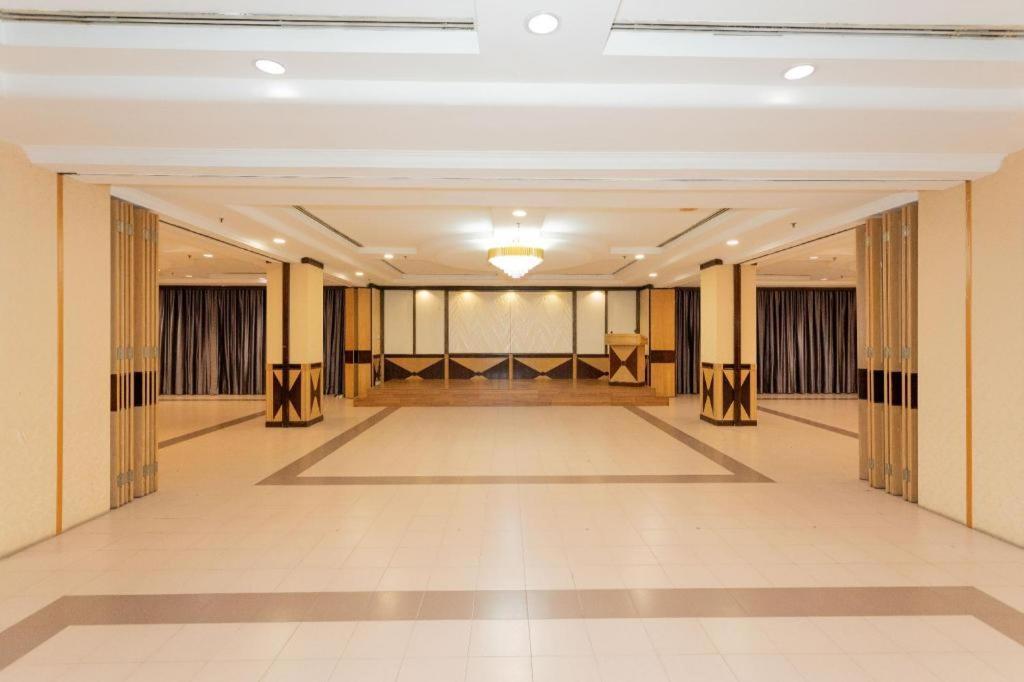Pelican Hotel Batu Pahat Exterior foto