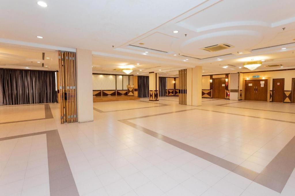 Pelican Hotel Batu Pahat Exterior foto
