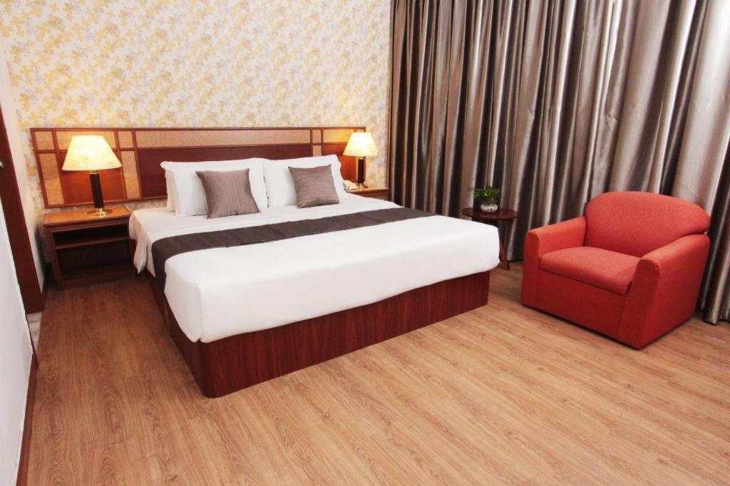 Pelican Hotel Batu Pahat Exterior foto