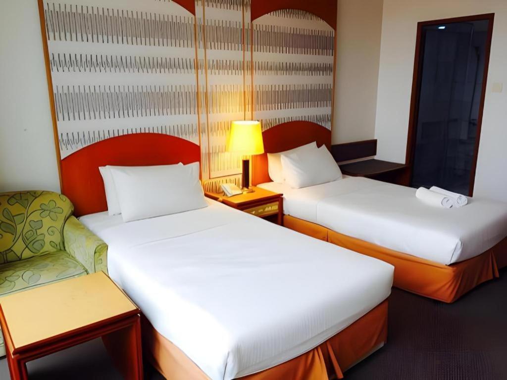Pelican Hotel Batu Pahat Exterior foto
