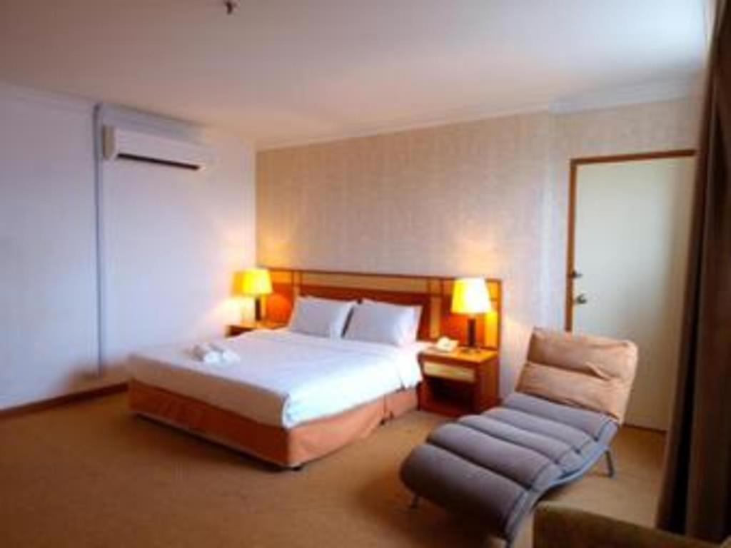 Pelican Hotel Batu Pahat Exterior foto