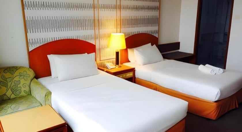 Pelican Hotel Batu Pahat Exterior foto